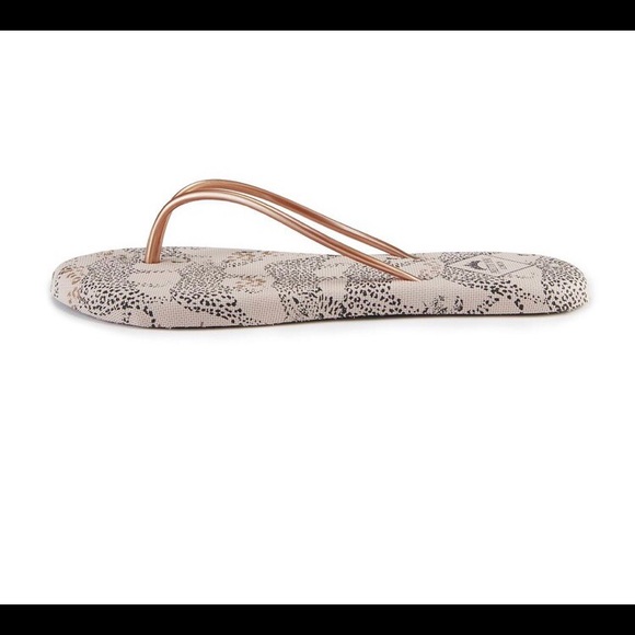 NEW LEOPARD PRINT FLIP FLOPS - Picture 4 of 4